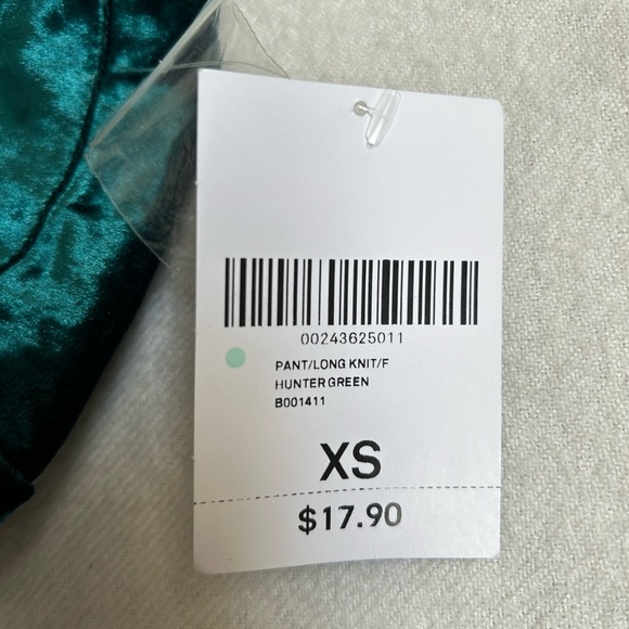Forever 21 Emerald Green pants - Picture 3 of 10
